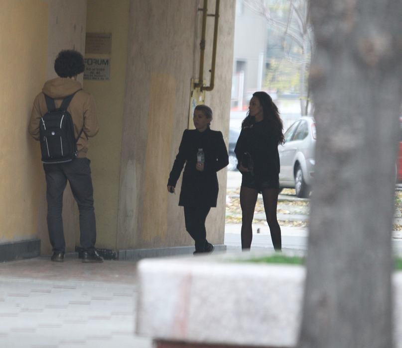 Mădălina nu a ţinut cont de frig când şi-a ales ţinuta