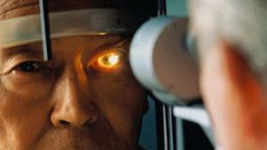 Ce au gasit medicii in ochiul unui barbat, dupa ce s-a ELECTROCUTAT! Din pacate, nu mai pot face NIMIC sa-l ajute!