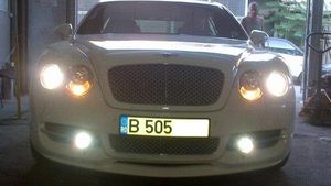 Mario Iorgulescu o arde "like a boss": si-a tras Bentley alb bengos! A dat 150.000 de euro ca sa-si faca fita cu el in Romania si Elvetia!