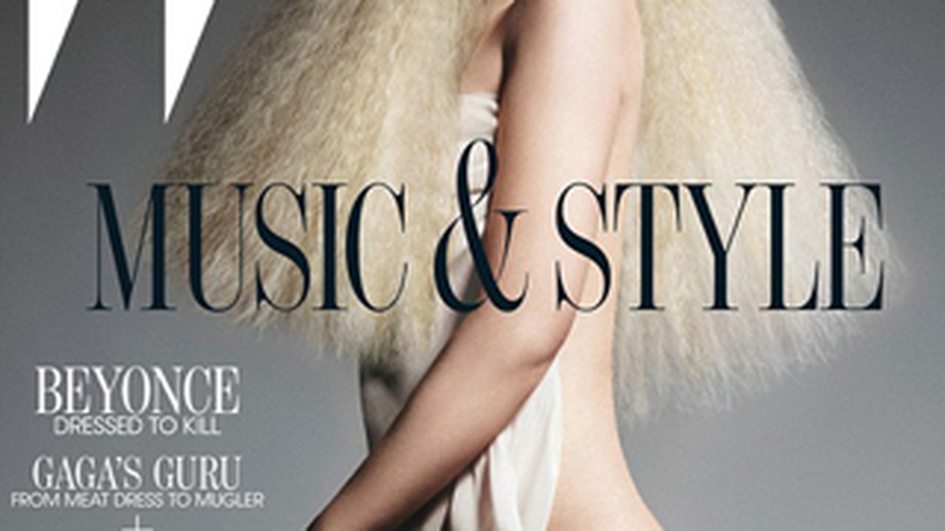 Christina Aguilera a uimit cu noua silueta! A pozat goala pentru coperta revistei "W"!