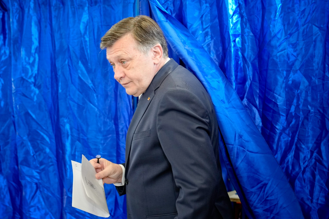 Crin Antonescu a votat Sursa foto Mediafax