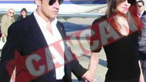 Sarkozy si-a scurtat vizita in Anglia de dragul Carlei