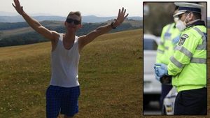De-a râsu'-plânsu'! Cum a fost umilit Mihaly, un tânăr de etnie maghiată din Târgu Mureș prins fără declarație de polițiștii români