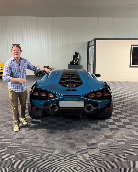 Milionarul Cristian Rusu este singurul român care are un Lamborghini Sian, iar vloggerul Shmee150 l-a testat. sursă - social media