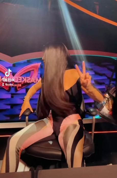 Câţi euro costă ţinuta cu care Inna a apărut aseară la Masked Singer, de la Pro TV? Multora li s-a părut bizară