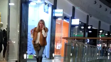 VIDEO Crina Matei face furori si cand iese la cumparaturi! Actrita a luat cu asalt magazinele din mall!