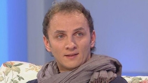 După ce si-a inghitit un dinte, Mihai Trăistariu a luat măsuri. Cum arată cântăretul, după ce si-a pus dantura nouă