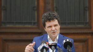 Nicușor Dan nu e cel mai bine plătit angajat al Primăriei Capitalei. Cine este funcționarul care are un salariu de „rege”