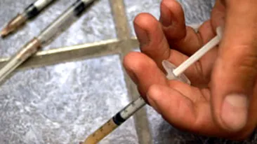 Cinci tineri, retinuti de DIICOT Bucuresti pentru trafic de droguri