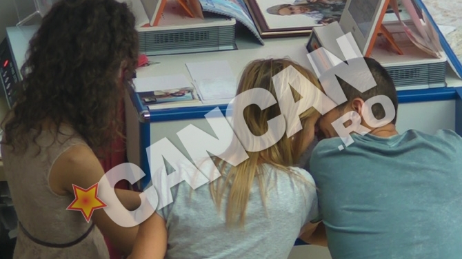 Crina il iubeste ca pe ochii din cap pe mijlocasul lui Dinamo.  L-a rasplatit pe Curtean cu un sarut dulce dupa ce au ridicat fotografiile de vacanta