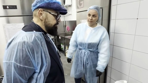 Ce a făcut angajata unui fast-food din Plaza România, după ce a aflat că Piedone face controale în zonă. Șeful ANPC a prins-o în fapt!