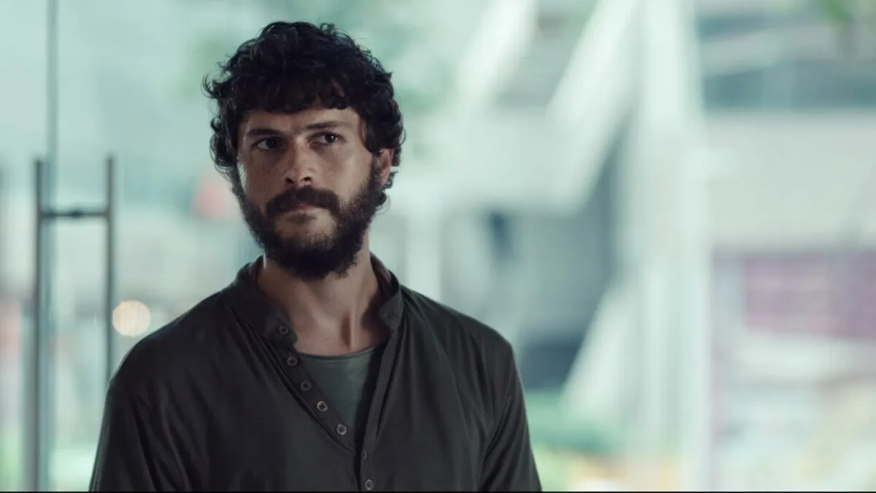 Cine este Alperen Duymaz, protagonistul serialului „Leyla”, care înlocuiește emisiunea lui Cătălin Măruță la Pro TV