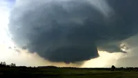 Dublă tornadă într-o comună din Tulcea! Un sătean a surprins fenomenul