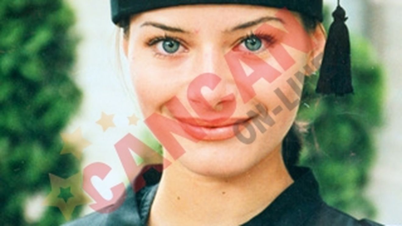 Laura Cosoi, diva sexy licentiata in Filosofie