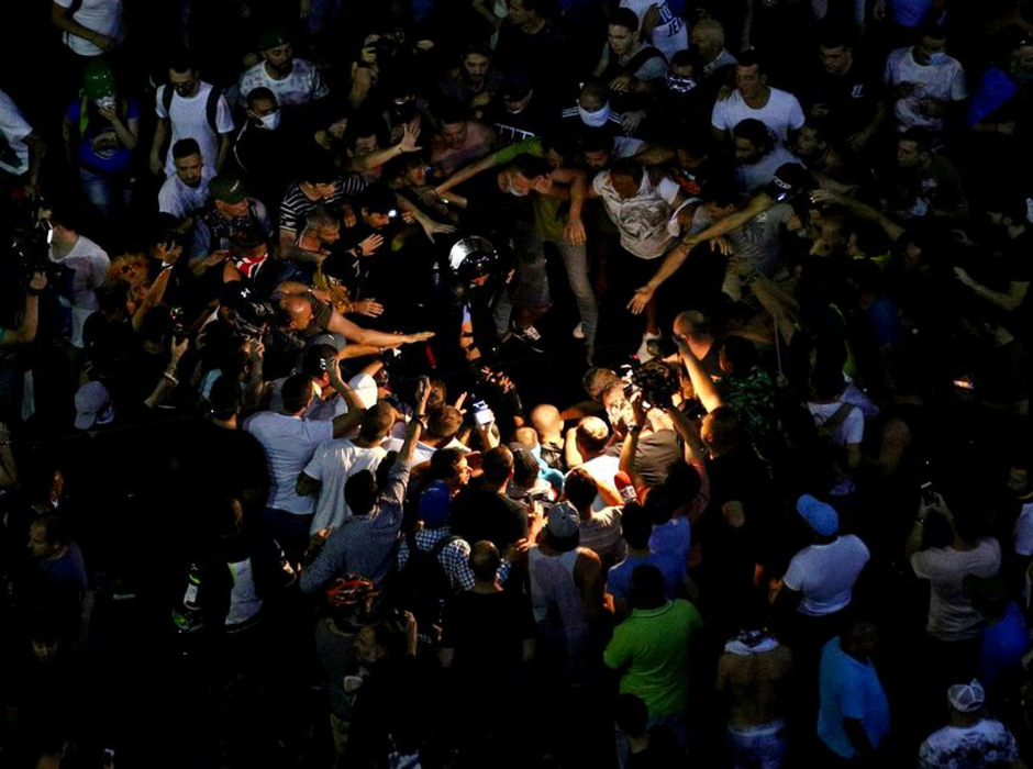 Adina Apostol, victima de la Colectiv, a depus plângere penală împotriva jandarmilor de la mitingul diasporei