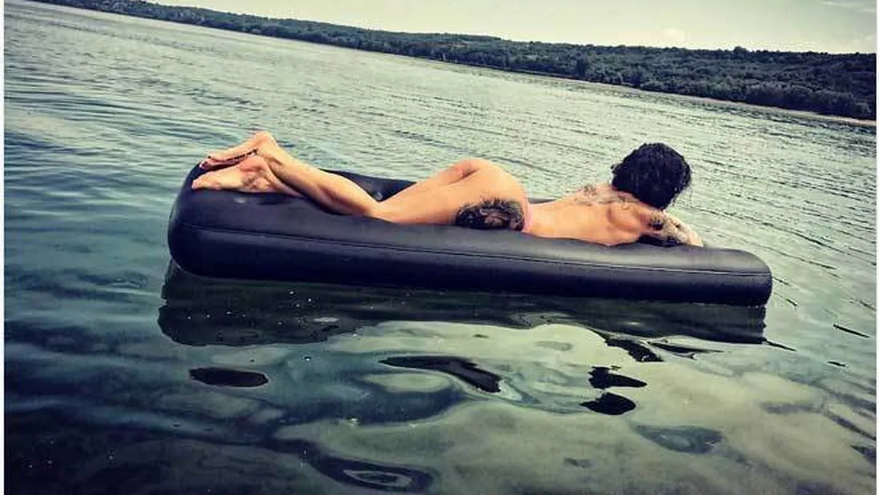 Imagini incendiare cu Roxana Vancea topless. A ajuns în Bulgaria şi a prins curaj!