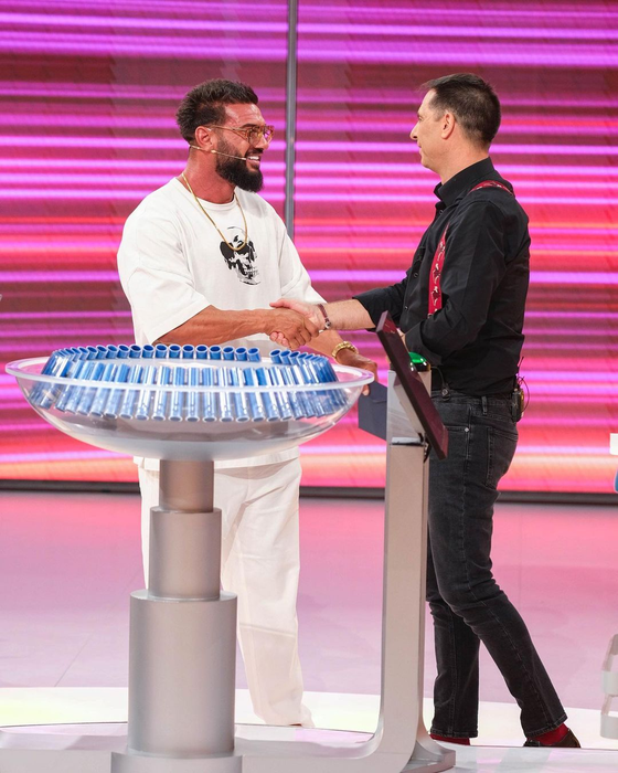 Dan Negru: "Asta cu Personalitatea anului, acum vorbesc serios, România e lovită de discriminare de vârstă, crede-mă. În lumea civilizată a televiziunii, oamenii de peste 50 de ani n-au o problemă în a face televiziune. La noi o au!" (Foto: Instagram)