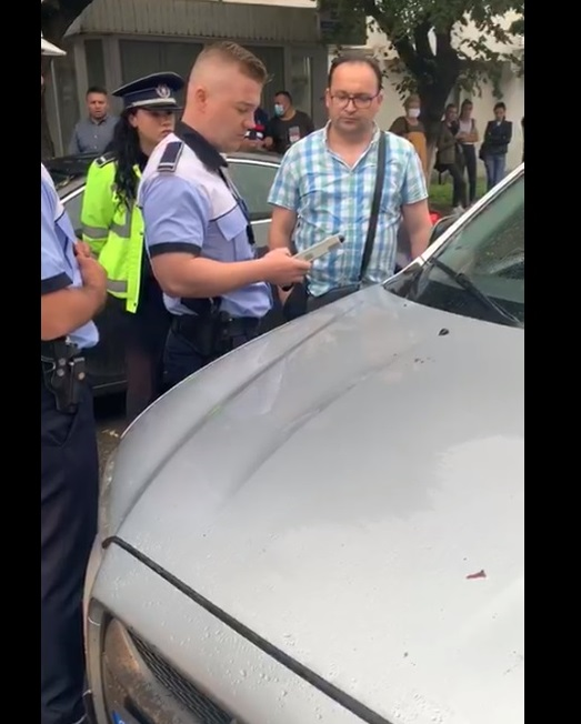 Șeful Serviciului Juridic din Primăria Bacău s-a ales cu dosar penal, după ce s-a urcat beat la volan și a tamponat patru mașini parcate