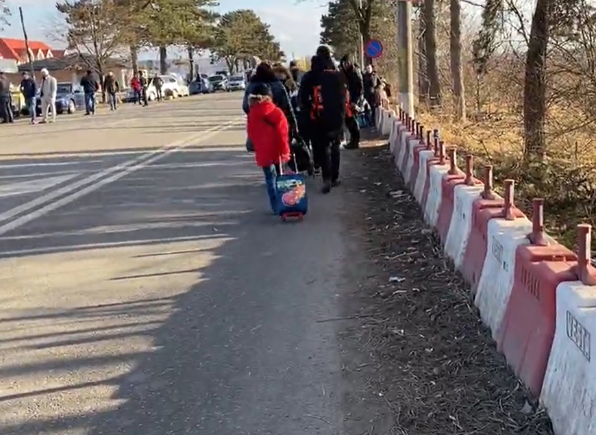 Gestul emoționant făcut de români pentru refugiații ucrainieni care trec vama Siret