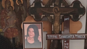 Imagini triste de la priveghiul Mirelei, femeia găsită moartă lângă A1: "Nu te pot uita niciodată"