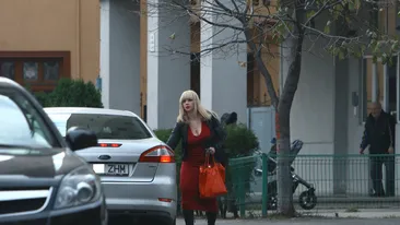 Oana e o femeie cât o sută pentru Viorel Lis! Nu-şi schimbă năravul dar... coafura, da!