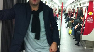 Daniel Buzdugan, placut impresionat de Hong Kong: "In metrou nu miroase deloc a transpiratie, desi e foarte aglomerat"