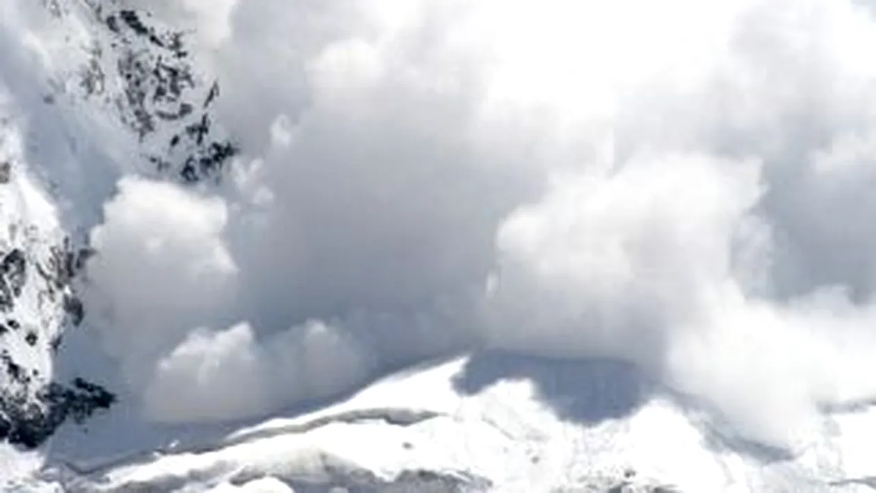 Zece persoane au fost ucise intr-un accident de snowboard, dupa ce au provocat o avalansa