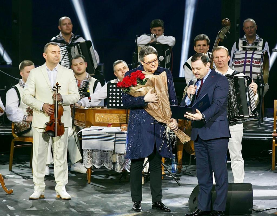 Ministerul Culturii Republicii Moldova i-a decernat lui Paul Surugiu o distincție de onoare pentru contribuția deosebită adusă muzicii și pentru cei 25 de ani carieră