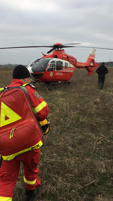 Accidente înfiorătoare în Prahova. Un om a murit, iar 3 au fost răniți după ce microbuzul în care erau a ajuns în parapet