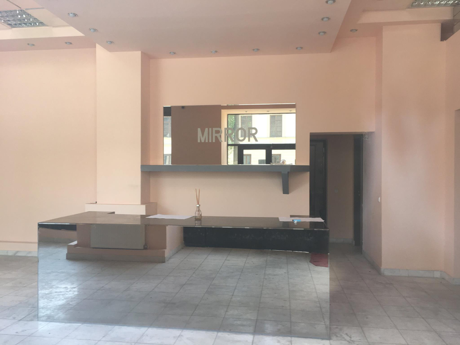 A trecut aproape un an de la ”măcelul” care a îngrozit România! Magazinul groazei, ”bântuit” de un teribil blestem:”L-am închis fiindcă vedeam sânge peste tot şi…”