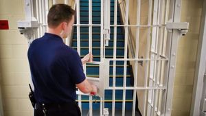 Alertă la Penitenciarul Mioveni! Un angajat a fost confirmat cu COVID-19, deși a purtat în permanent echipamentul de protecție