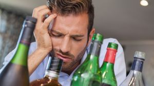 Ai băut peste măsură la petrecerea de Revelion şi eşti mahmur? Aşa îţi vei reveni imediat
