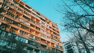Ce se întâmplă dacă apa din apartamentul tău ajunge la vecini. Cine suportă reparațiile