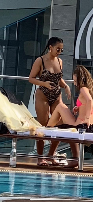 Andra Volos, ”bunăciunea” de la Puterea Dragostei, apariție răvășitoare la piscină