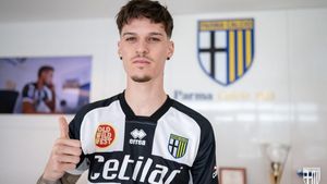 Dennis Man, mesaj emoționant după ce a semnat cu Parma: „Cel mai greu moment al vieţii mele, ziua când trebuie să mă despart de VOI!”