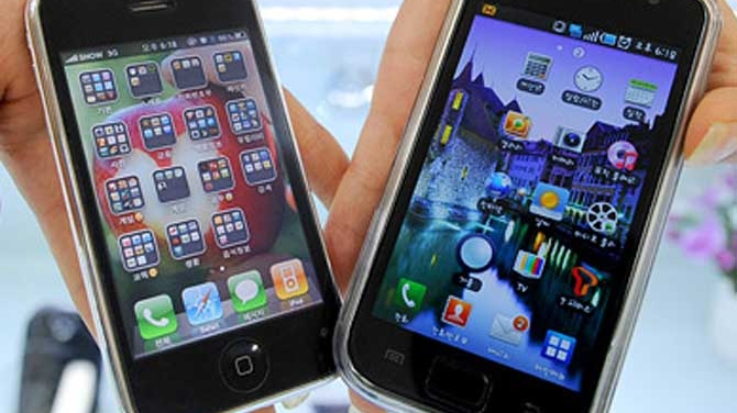 Samsung trebuie sa plateasca Apple un miliard de dolari pentru ca a copiat elemente iPhone si iPad!