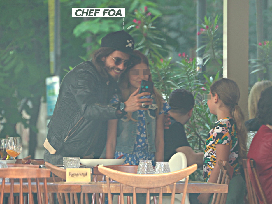 Chef Foa este asaltat de fanii emisiunii "Masterchef"/ Sursă foto: CANCAN.RO