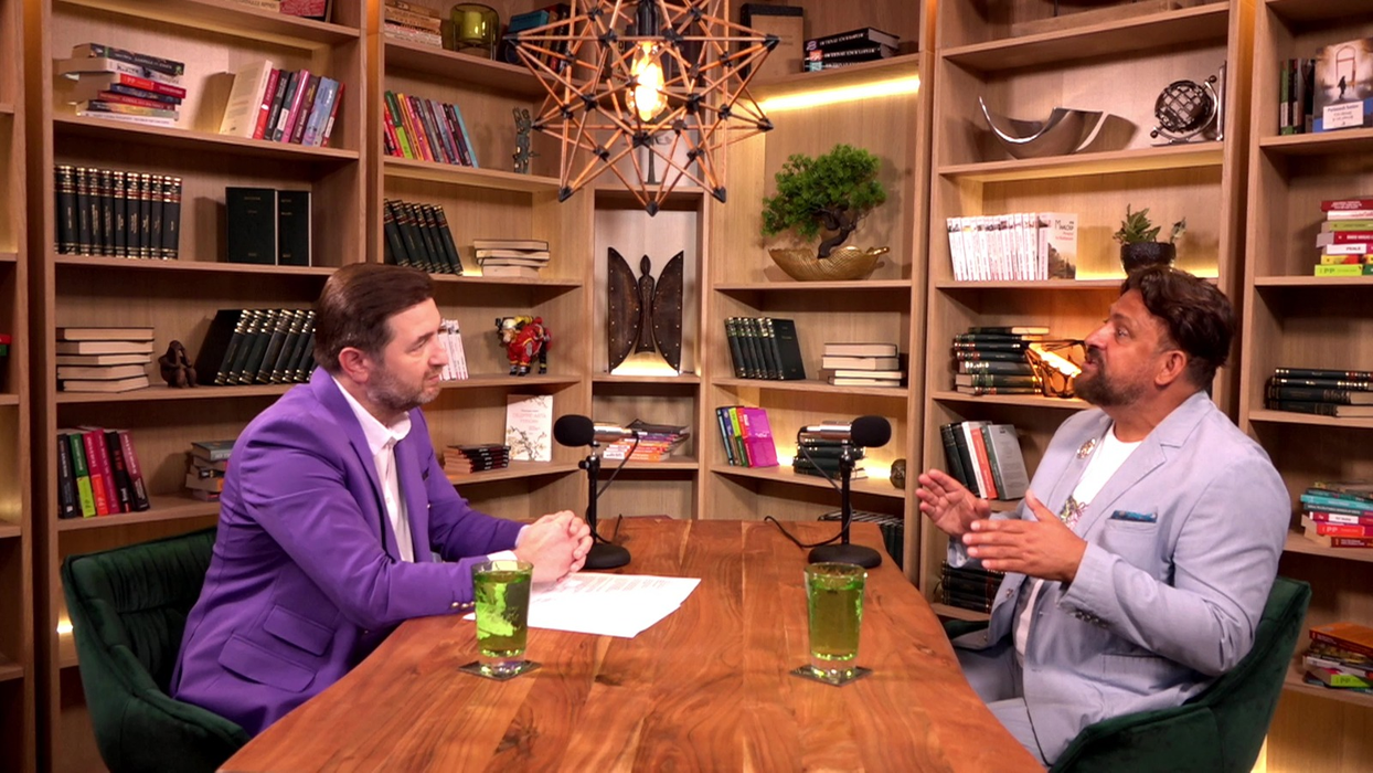 Vasile Păun este invitatul celei mai noi ediții a podcastului "ALTCEVA cu Adrian Artene", difuzat pe canalul de YouTube cu același nume (Foto: captură video)
