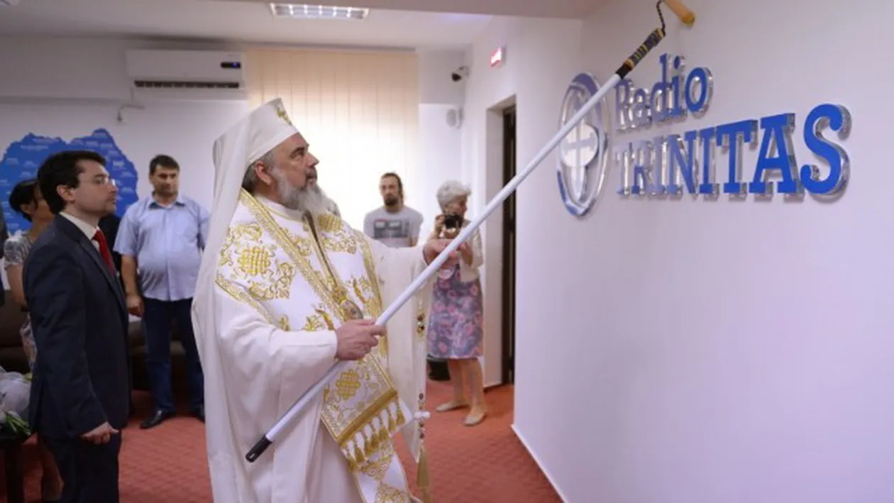 L-au UMILIT pe Prefericit cu o ideee GENIALA de afaceri! Cum a fost zugravit Daniel pe tricouri facute la comanda!