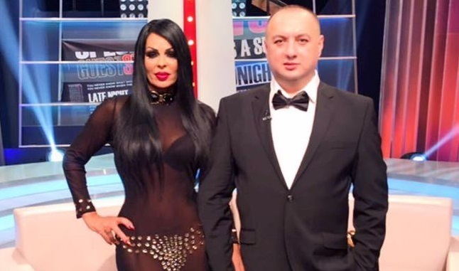 Leo de la Strehaia, la ananghie? A scos-o pe Dana Criminala în oraș să mănânce covrigi la un leu