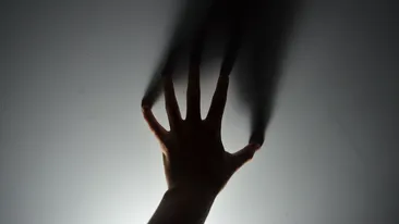 I-a stat inima în loc! Descoperirea ireală pe care a făcut-o o femeie, după ce s-a mutat în casă nouă. A sesizat că un perete era „cald”: „Sunt speriată de moarte”