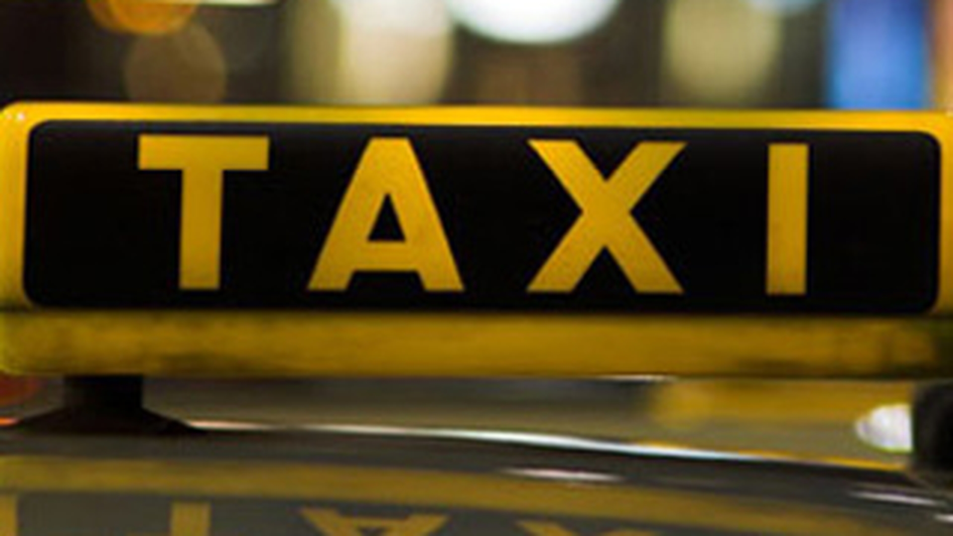 Taximetrist batut si talharit de patru barbati