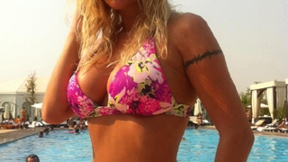 Simona Trasca sufera iar din dragoste: "Cum e posibil sa spuna ca doarme cel mai bine cu tine si sa plece cu alta in vacanta?"