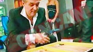 "Maradona de Alba" il provoaca pe Gigi Becali la table