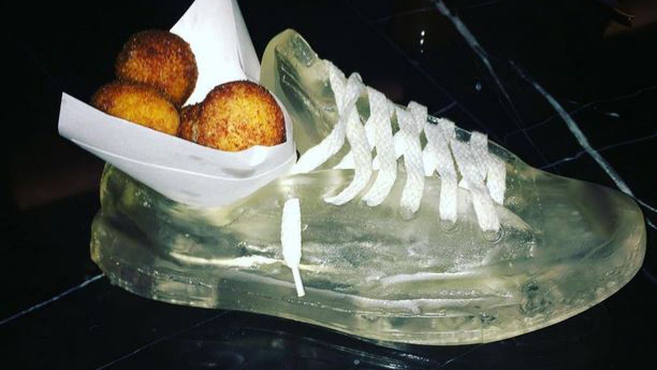 Au încercat să fie inventivi, dar nu prea le-a reuşit Acestea sunt cele mai ridicole feluri de mâncare servite de restaurante în 2016