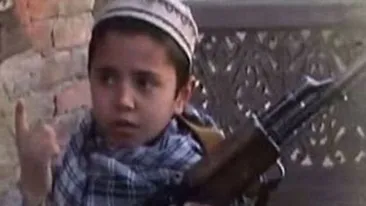 Un baietel de cinci ani a socat pe toata lumea! A inceput sa traga cu arma si ...! Incredibil ce a putut sa faca