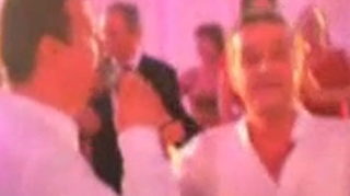 VIDEO Uite ce voce are Gigi Becali! A cantat imperial la nunta lui Borcea! Il vrei la "Romanii au talent"!?