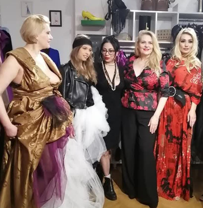 Ioana Popescu alături de modelul Timeea Anisia și de Bianca Rus