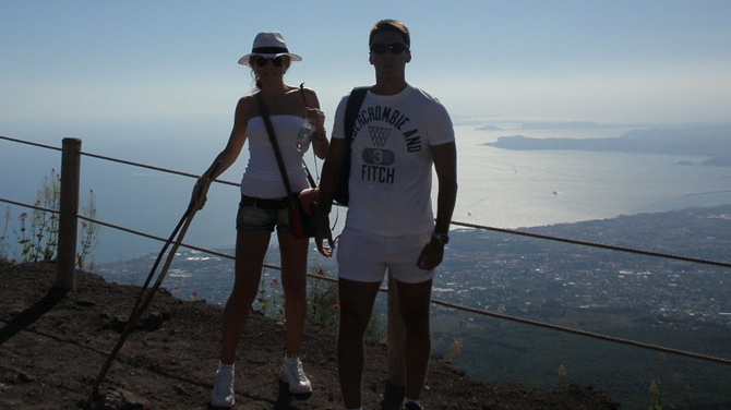 Deasupra tuturor! Mircea Badea si Carmen Bruma au vizitat Vezuviul si Insula Capri!