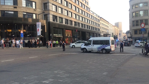 Explozie la Bruxelles! 42 de români, blocaţi într-un restaurant